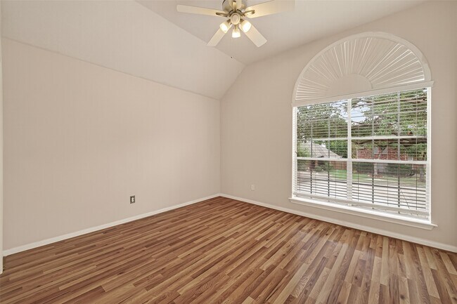 Building Photo - 3206 Shadowfern Ct