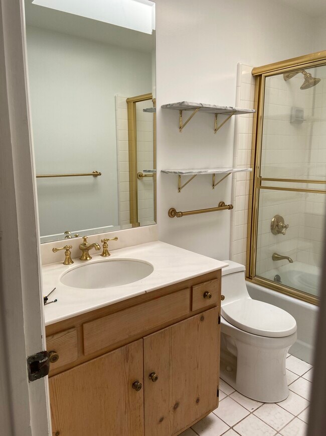 Upstairs bath - 317 7th St