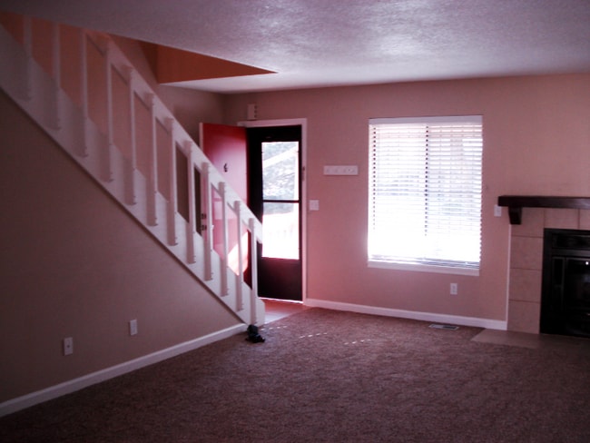 Building Photo - 32 E Old Broadmoor Rd