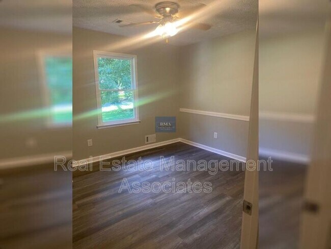 Building Photo - 155 Harriette Dr