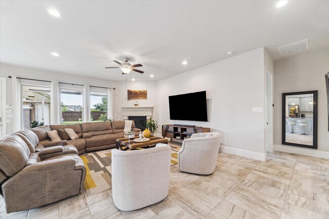 Building Photo - 10110 Hooke Dr