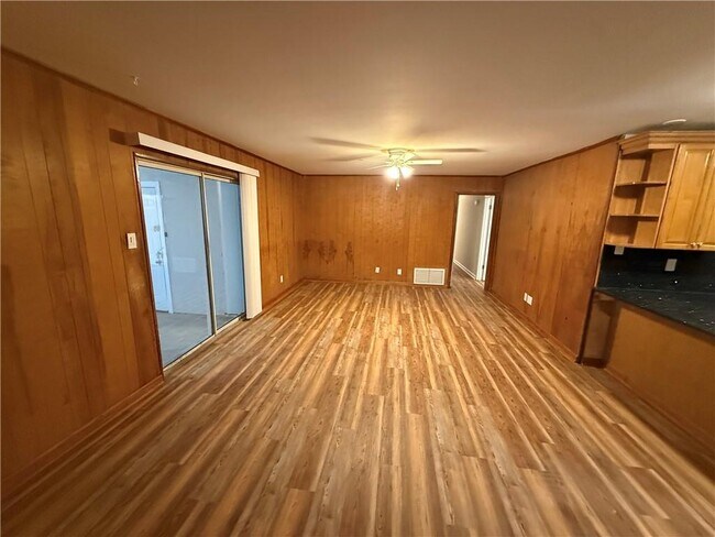 Building Photo - 505 Newport Dr W