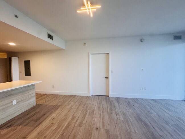 Building Photo - 16385 Biscayne Blvd