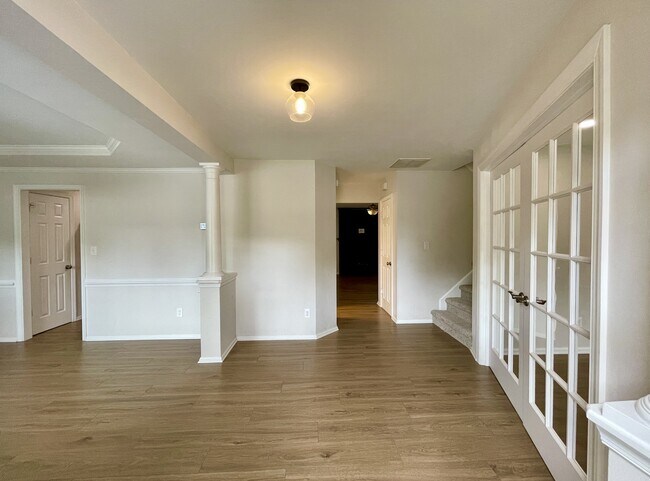 Building Photo - 6207 Oaken Gate Dr S