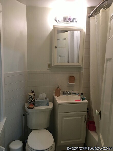 Building Photo - 153 Summer St