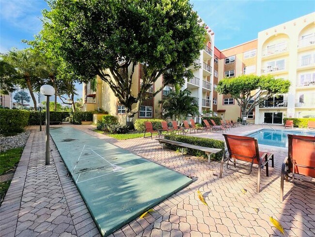 Building Photo - 400 N Riverside Dr