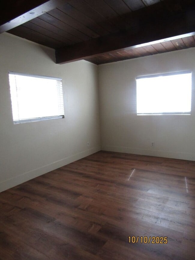 Building Photo - Charming 2 Bed 2 Bath Duplex in Rural Seba...