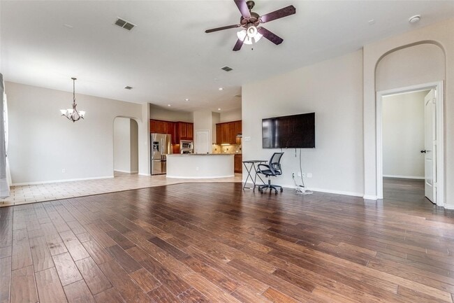 Building Photo - 14625 Riverside Dr