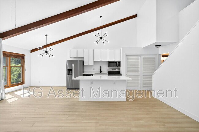 Building Photo - 2079 Ascot Dr