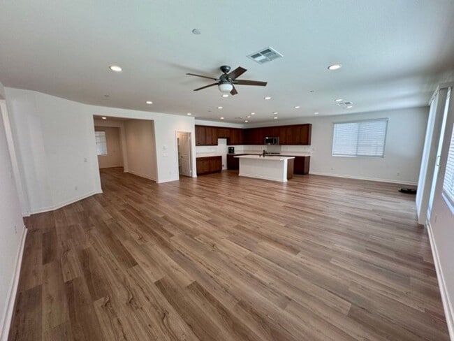 Building Photo - COMING SOON! Beautiful 4 bedroom Single St...