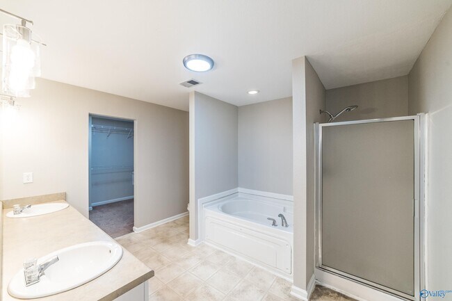 Building Photo - 217 Whitestone Dr NE