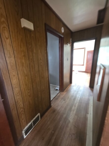 Building Photo - 1818 E Clay St