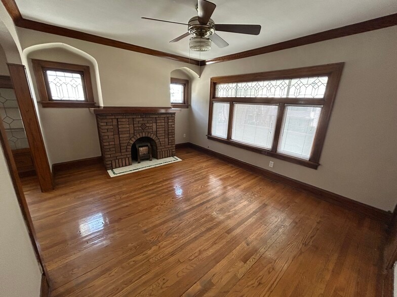 Building Photo - 2082 Lewis Dr