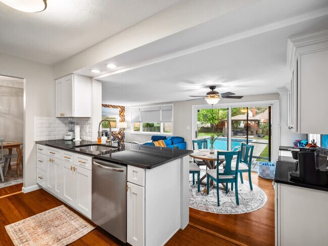 Building Photo - 386 Walworth Ave