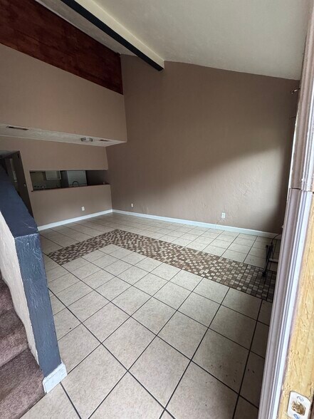 Building Photo - 1860 Nekoma Ct