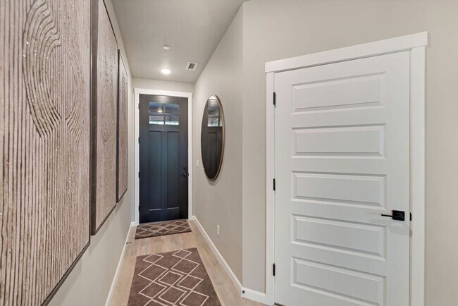 Building Photo - 6812 NE 131st Way