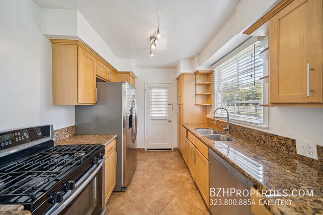 Building Photo - 5335 Vantage Ave