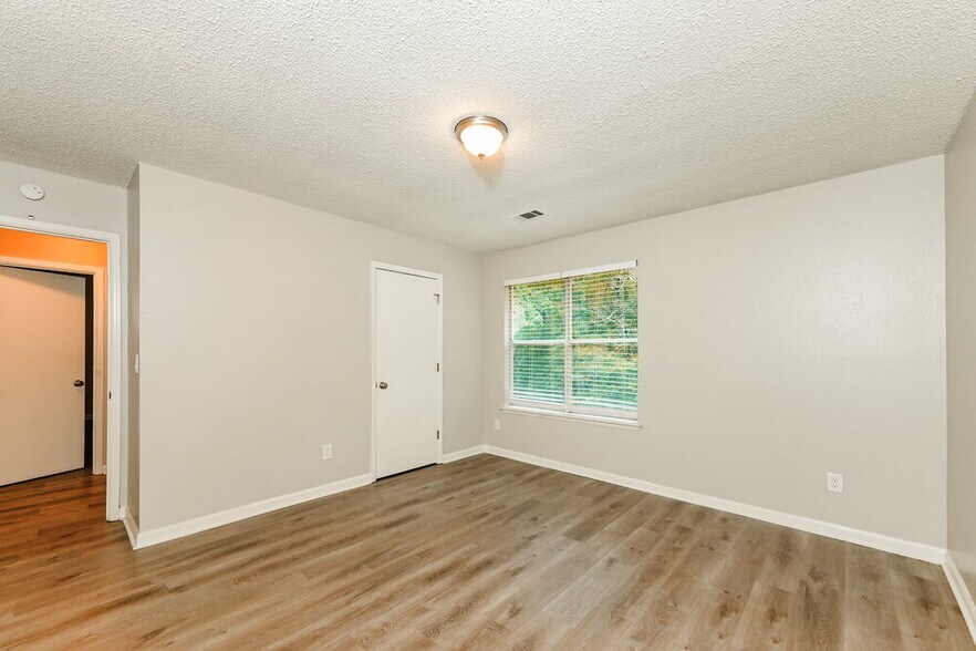 Building Photo - 1612 Picadilly Ct NE