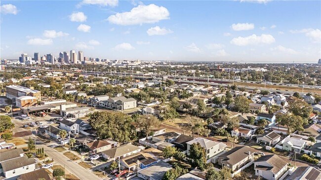 Building Photo - 2727 W Chestnut St