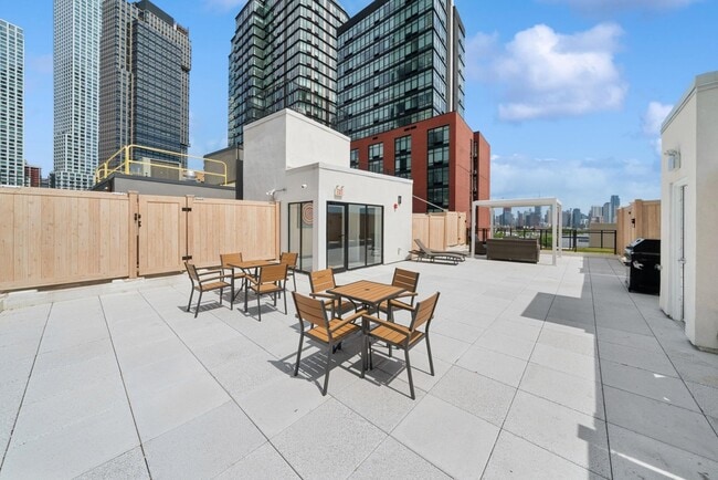 Building Photo - 32 Jones St