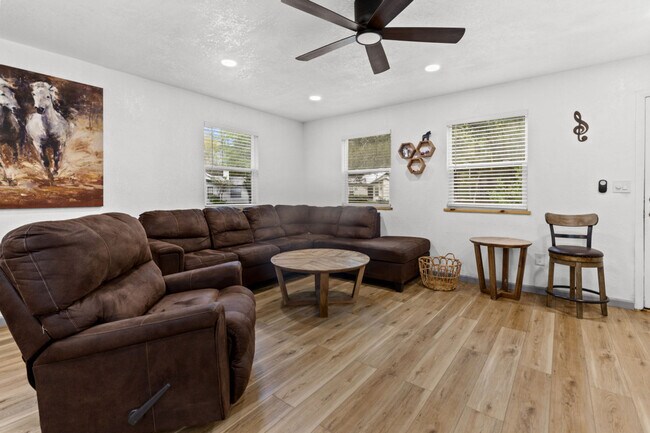 Primary Photo - 2725 NW 44th Pl