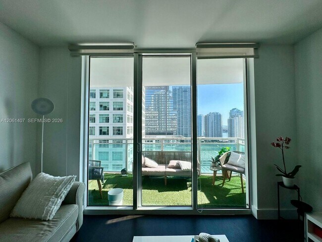 Building Photo - 950 Brickell Bay Dr