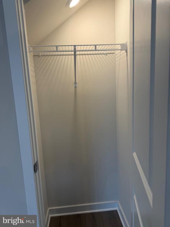 Building Photo - 215 Bronze St