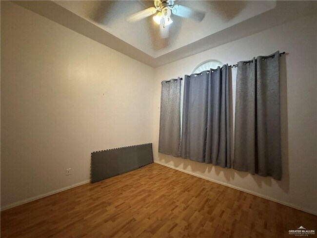 Building Photo - 19 Hidden Forest Dr