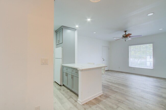 Building Photo - 2260 NE 67th St