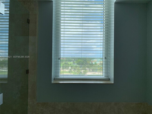 Building Photo - 1745 E Hallandale Beach Blvd