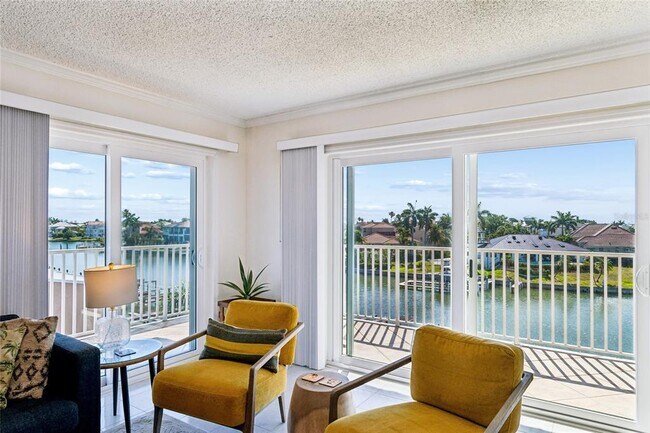 Building Photo - 719 Pinellas Bayway S