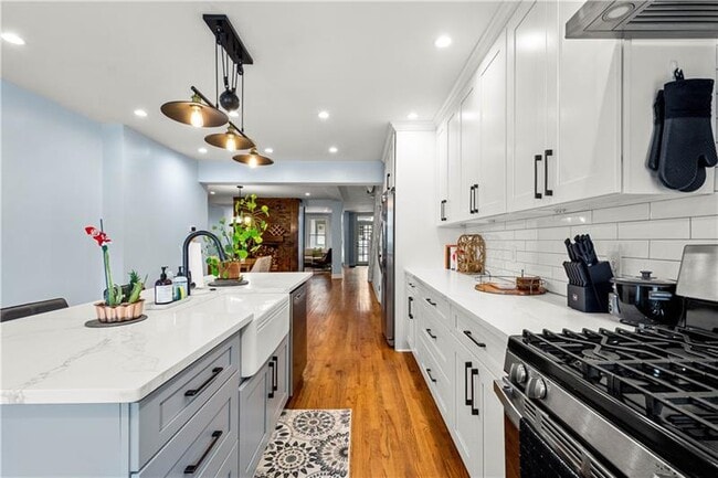 Building Photo - 1207 Linden Pl