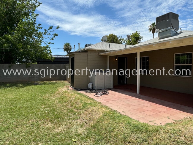 Building Photo - 2723 N Greenfield Rd