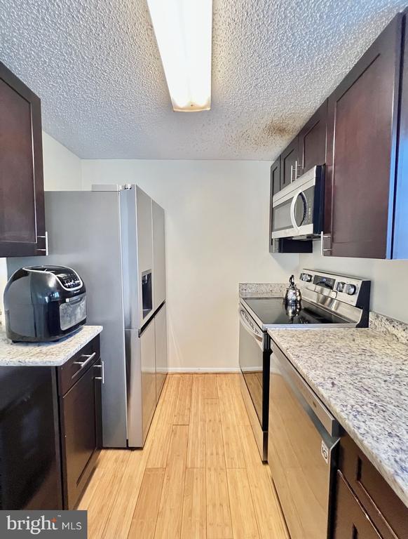 Building Photo - 8679 Hickory Ridge Ct