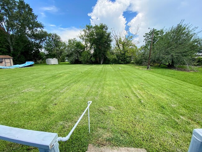 Building Photo - Cozy 2-Bedroom House in Iowa, LA