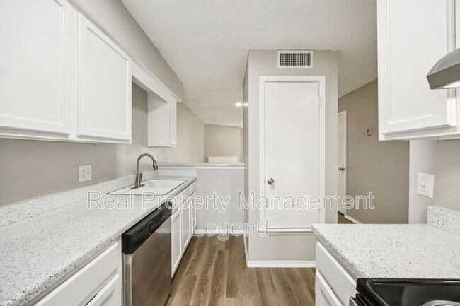 Building Photo - 8109 Silver Creek Rd