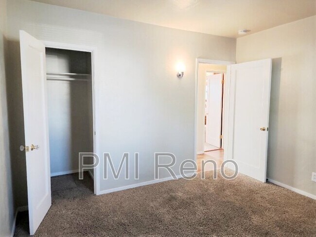 Building Photo - 321 Fodrin Wy