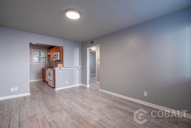 Primary Photo - 271 Glen Iris Dr NE