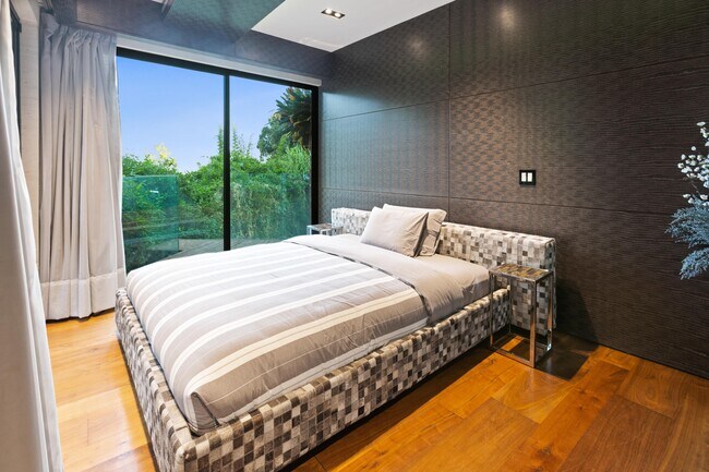 Building Photo - 8356 Sunset View Dr