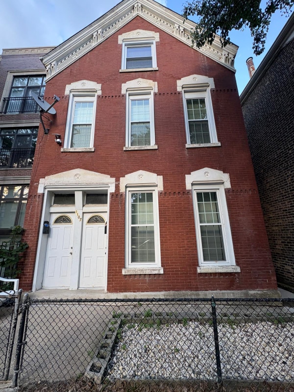 Primary Photo - 1107 N Hermitage Ave