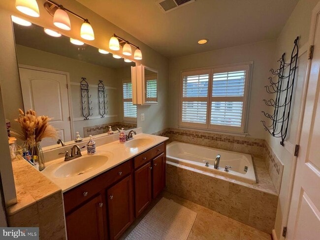 Building Photo - 1604 Sebring Ct