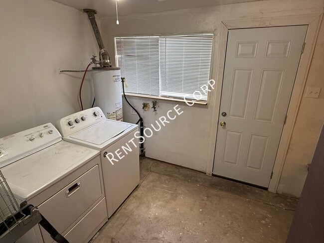 Building Photo - 26335 Community Blvd