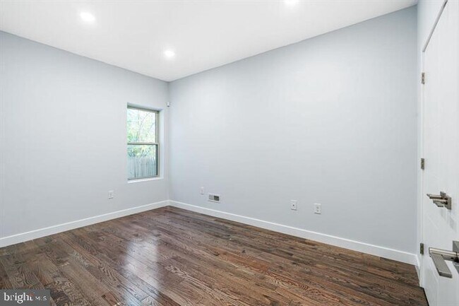 Building Photo - 1752 N Marshall St