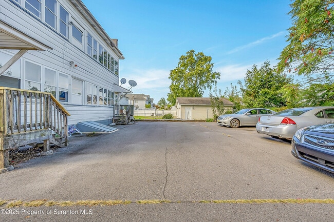 Building Photo - 398 Winola Ave