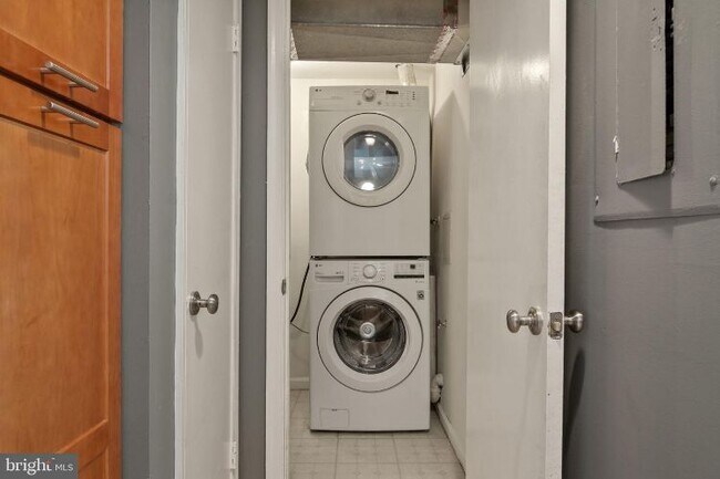 Building Photo - 4463 Pembrook Village Dr