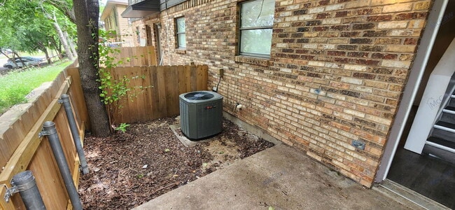 Building Photo - 3820 Coates Cir