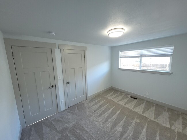 Building Photo - 247 W 200 N