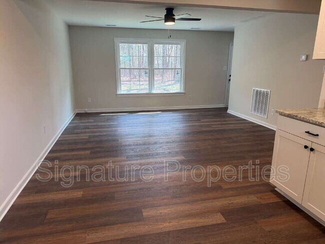 Building Photo - 339 E Jerald St