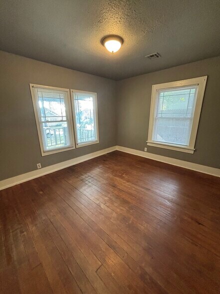 Building Photo - 1108 N Cheyenne Ave