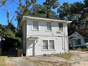 Building Photo - Charming 2 Bedroom, 2 Bathroom Home – Fres...